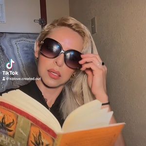 Meet your Posher, Kayley